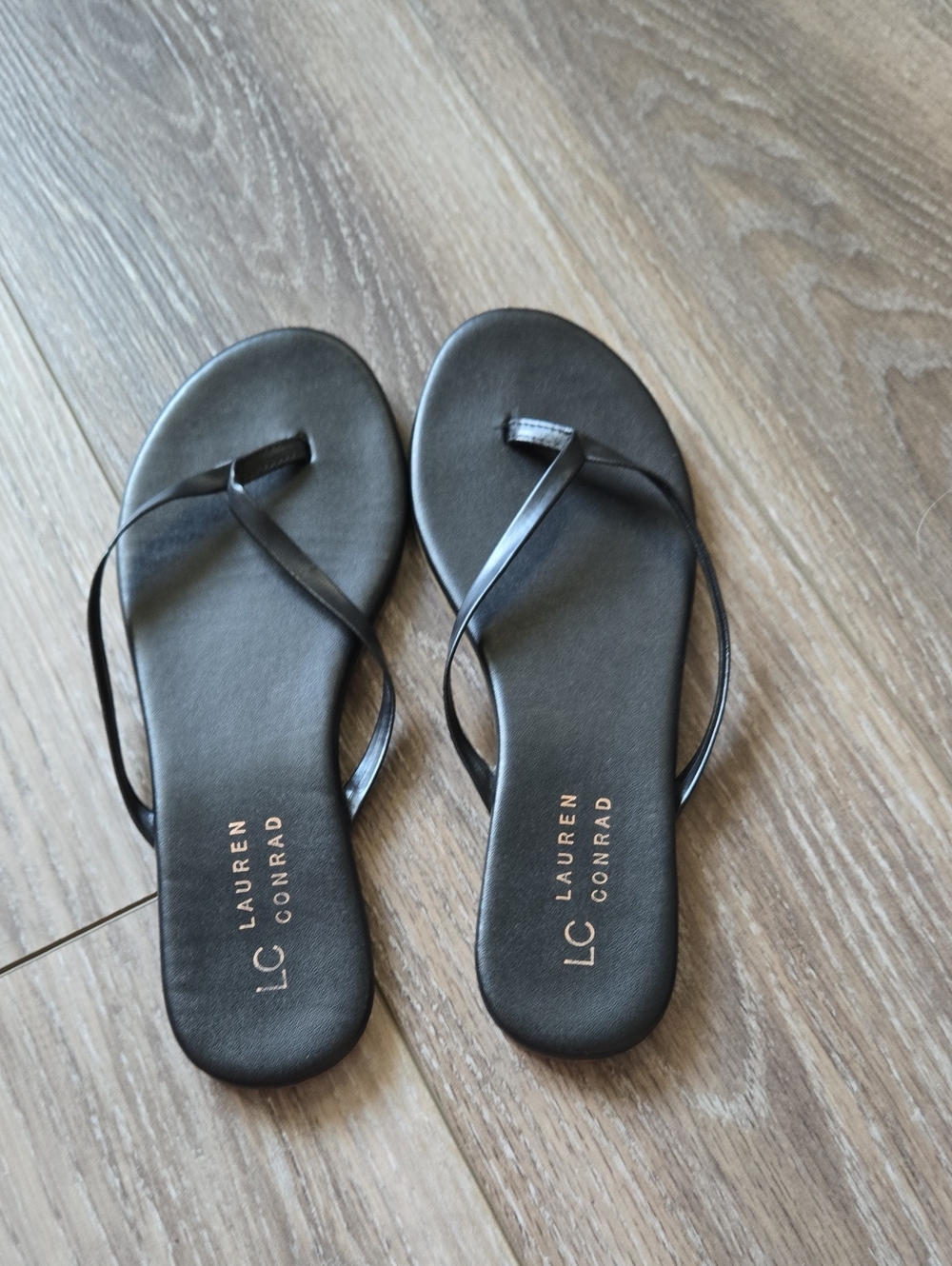 LC Lauren Conrad Black Slim-Strap Flip Flop Sandals